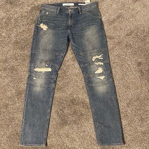 NWOT! Men’s guess jeans, size 31 X 32, slim tapered